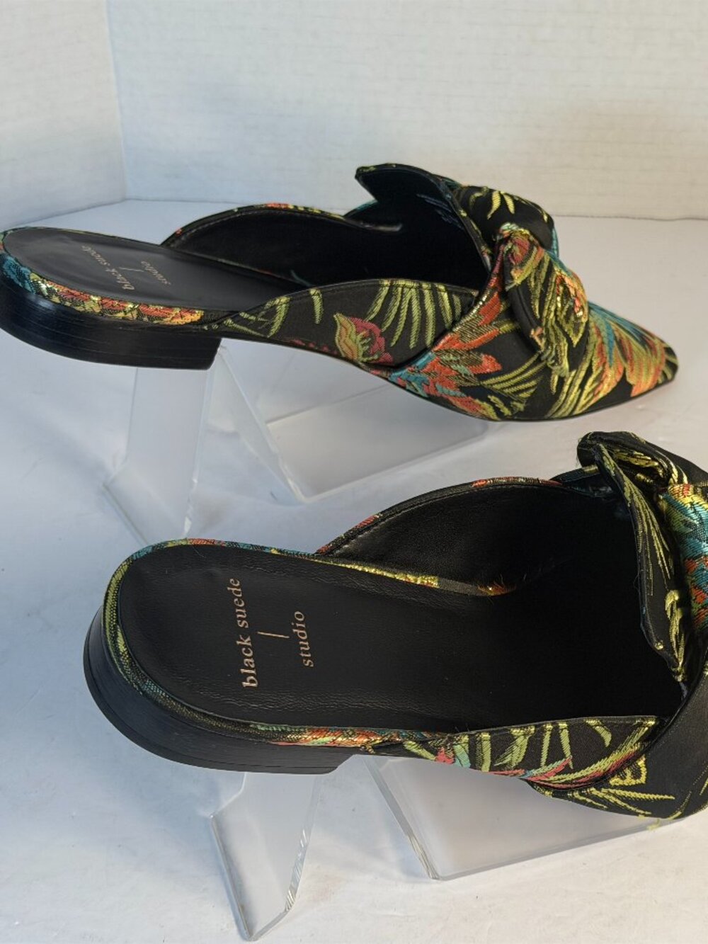 Women's size 8.5 Floral Fabric shoes - Picture 15 of 16